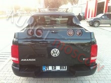 Крышка Grandbox для пикапа VW AMAROK с задними фонарями окрашенная в цвет