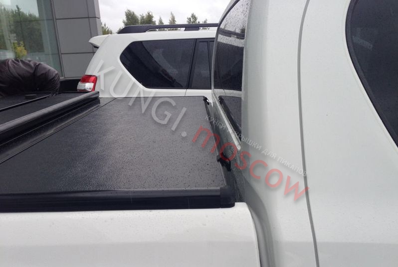 Жесткая трехсекционная крышка кузова для Toyota Hilux (1) 