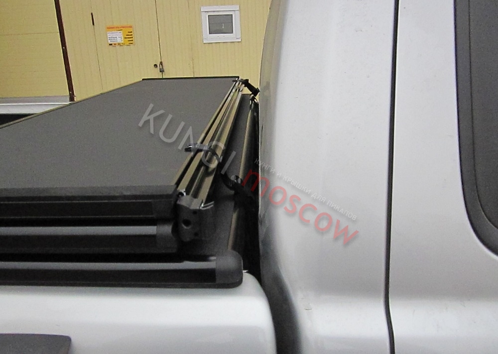Жесткая трехсекционная крышка кузова для Toyota Hilux (1) 